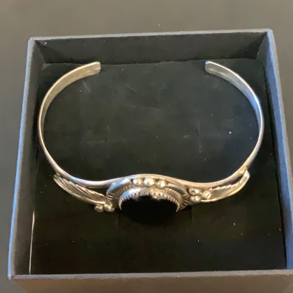 Elegant Silver and Black Women's Bracelet - Picture 2 of 4